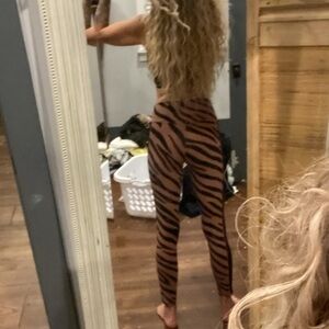 Excellent preowned PINK Victoria’s Secret leggings with pocket